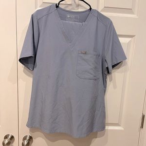 XL catalina one pocket top, XL zamora jogger bottoms in vapor blue. Small stain.